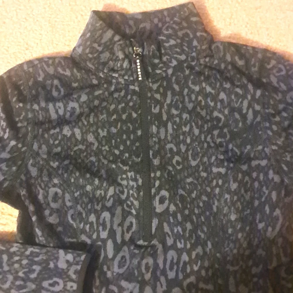 M&S GOODMOVE TOP.   SIZE 8 - Picture 2 of 15